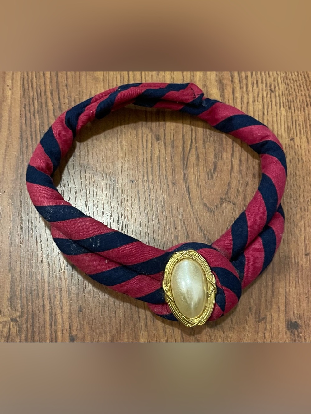 Vintage 80s Gold Oval Faux Pearl Stone Rope Necklace with Red and Navy Twist